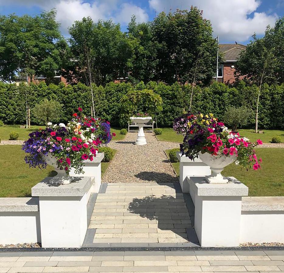 The Village Hotel, Bar And Restaurant Bettystown Extérieur photo